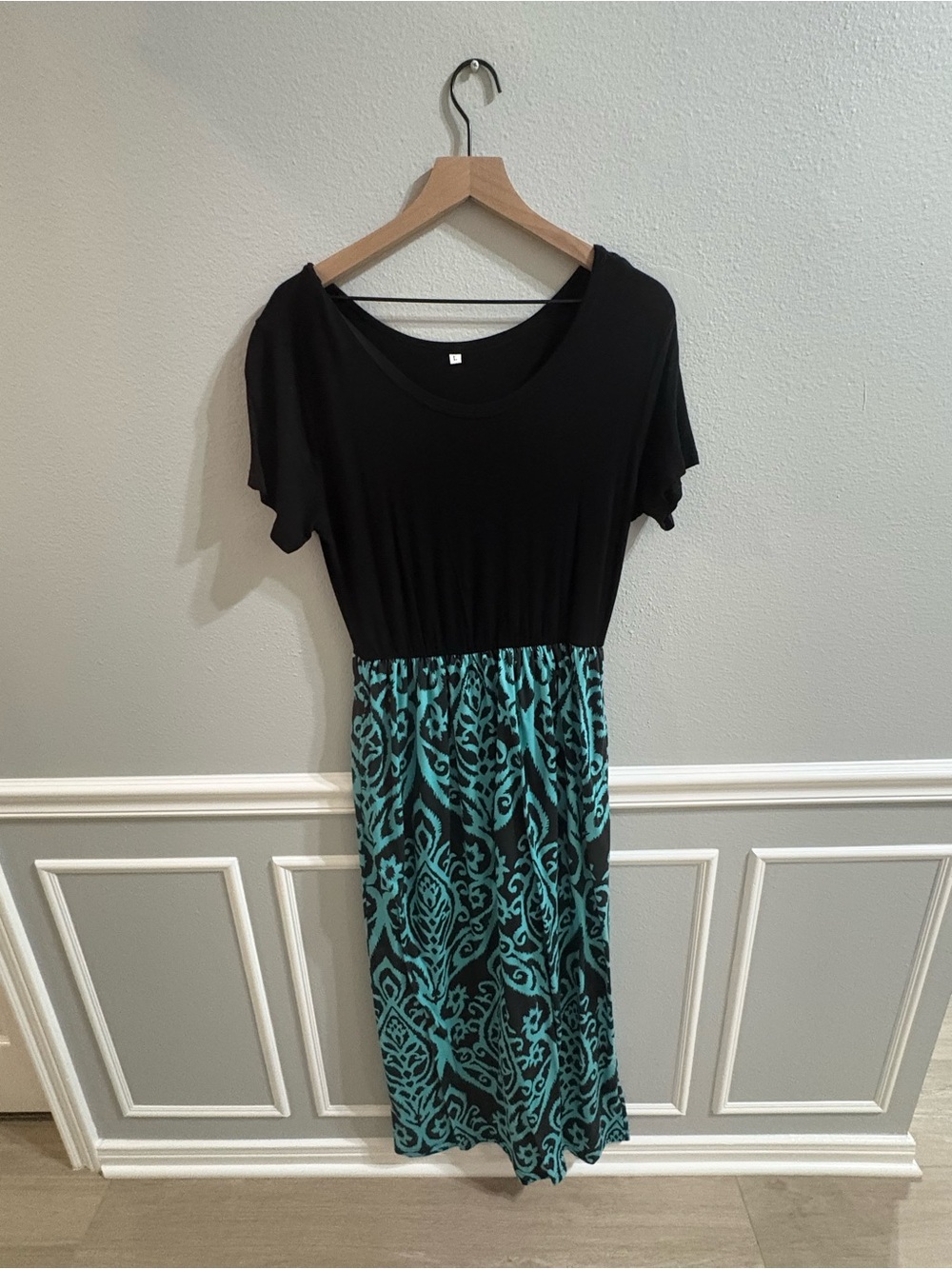 Black & Teal Patterned Short-Sleeve Maxi Dress - Women's